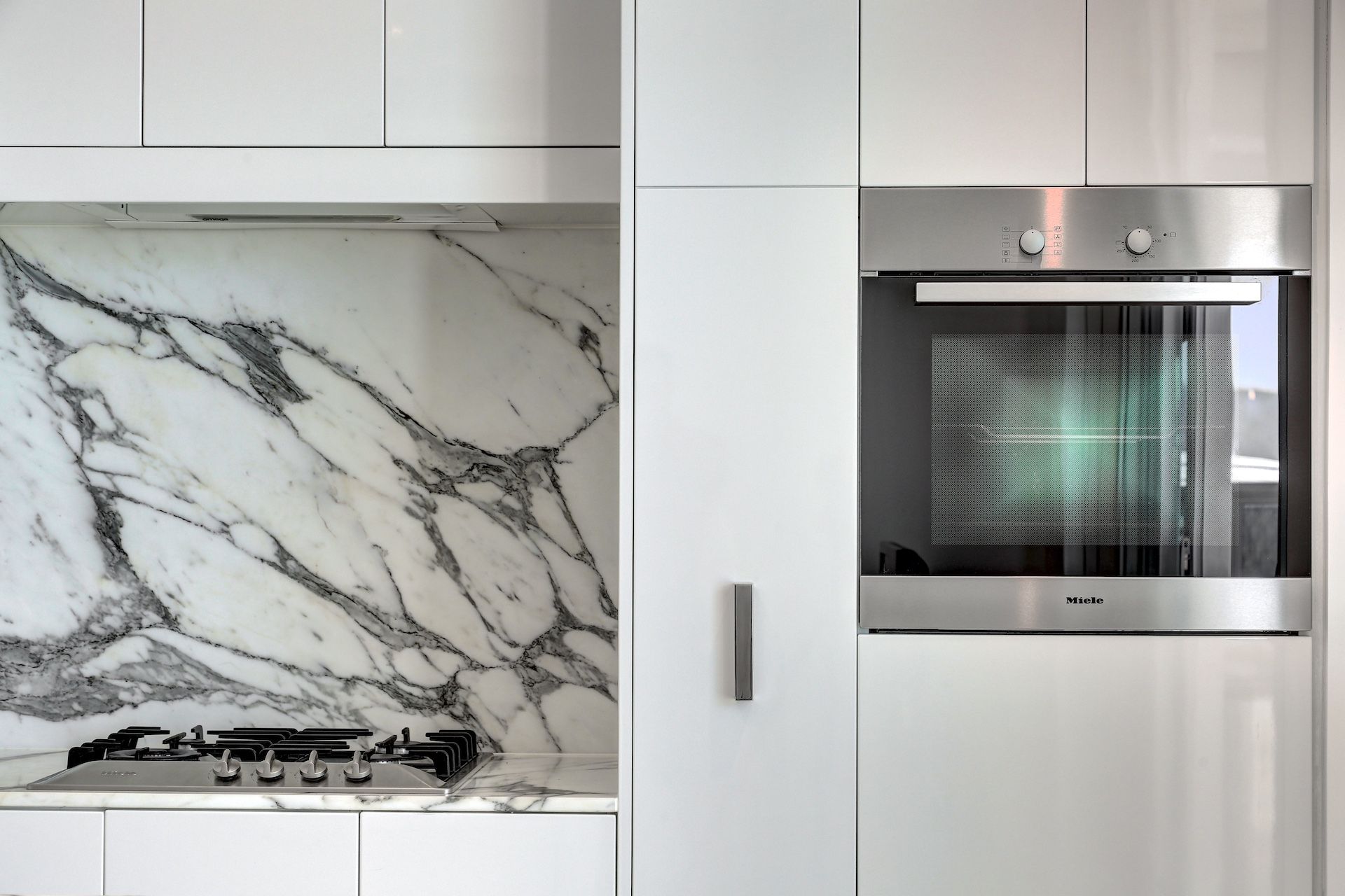 EXCLUSIVE CITY LUXURY LIVING WITH VIEW OF ADELAIDE HILLS